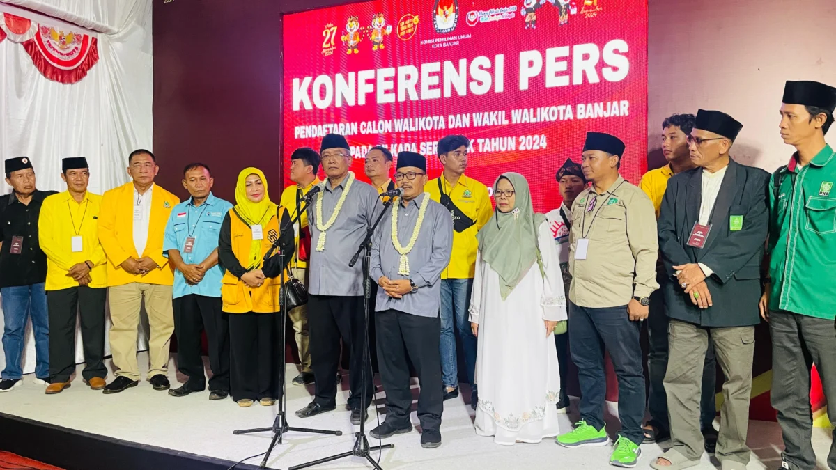 Paslon Sudarsono dan Supriana yang diusung Partai Golkar dan PKB mendaftar ke KPU Banjar pada Kamis 29 Agustus 2024 malam. (Cecep Herdi/Jabar Ekspres)