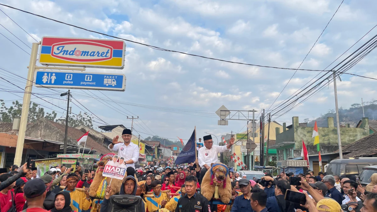 Pasangan HADE saat mendaftar Pilkada ke Kantor KPU Bandung Barat. Kamis (29/8). Dok Jabar Ekspres