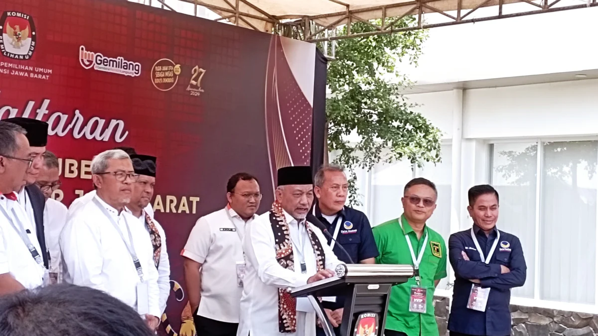 Dok. Pasangan Ahmad Syaikhu - Ilham Habiebie atau ASIH usai mendaftar sebagai Cagub Jabar. Kamis (29/8) kemarin. Foto. Sandi Nugraha.