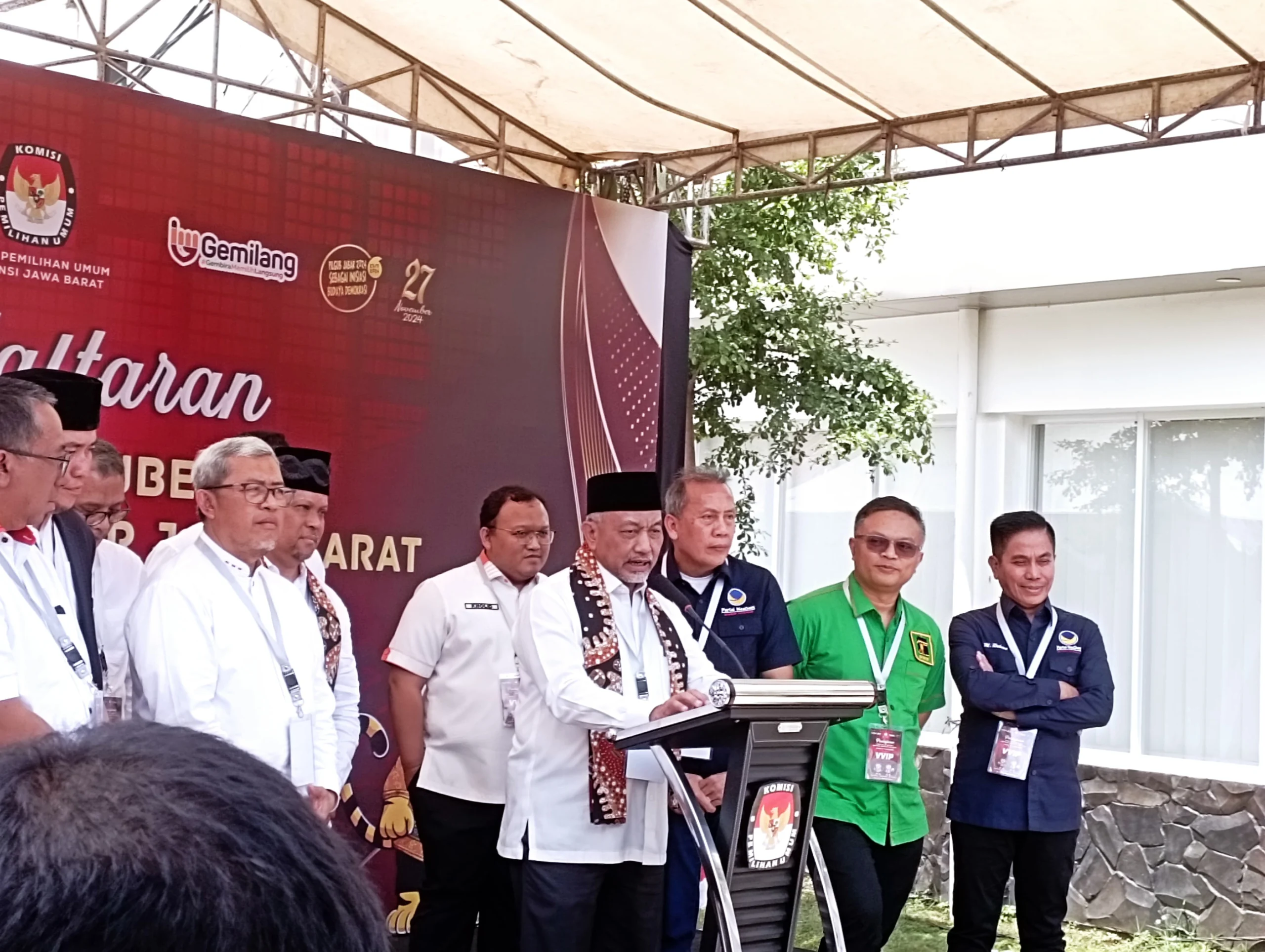 Dok. Pasangan Ahmad Syaikhu - Ilham Habiebie atau ASIH usai mendaftar sebagai Cagub Jabar. Kamis (29/8) kemarin. Foto. Sandi Nugraha.