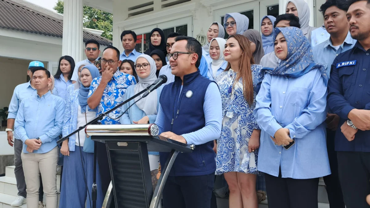 Bima Arya saat Konferensi Pers di kediamannya, Pendopo 6, Perumahan Baranangsiang Indah, Katulampa, Kota Bogor, Rabu (7/8). (Yudha Prananda / Jabar Ekspres)