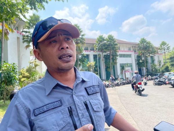 Koordinator Koalisi Lima serikat pekerja Kabupaten Bandung Barat, Dede Rahmat. Rabu (21/8). Dok Jabar Ekspres