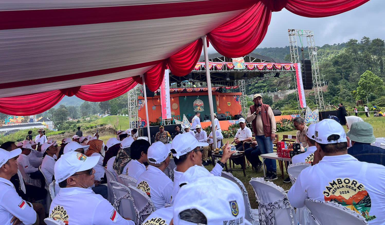 Ketua DPRD saat menghadiri acara Jambore APDESI. Foto : Sandika Fadilah /Jabarekspres.com