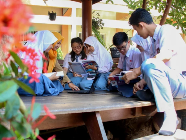 Ilustrasi: Pelajar SMA Indonesia. (foto/unsplash)