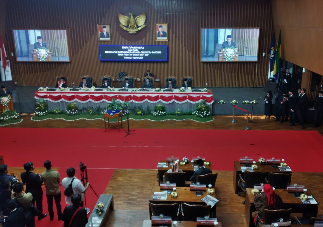 ILUSTRASI : Paripurna pengambilan sumpah janji Anggota DPRD Kota Bandung peridoe 2024 - 2029