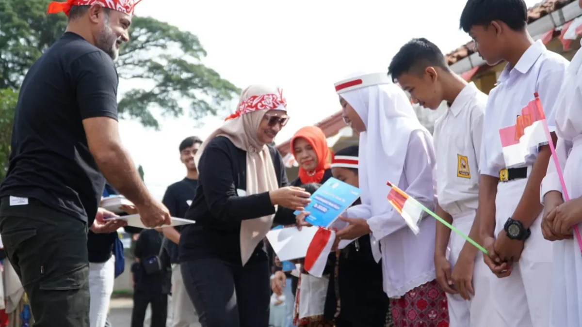 Peringati HUT ke-79 Republik Indonesia, Manajemen dan Karyawan XL Axiata Berbagi di SLB Garut