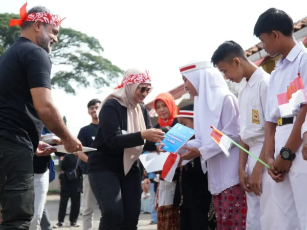 Peringati HUT ke-79 Republik Indonesia, Manajemen dan Karyawan XL Axiata Berbagi di SLB Garut