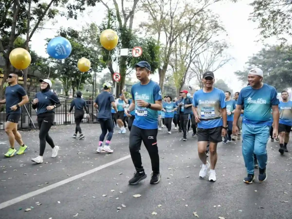 4.000 Pelari Ramaikan QRIS Run X Roadshow Bus KPK, Bey Machmudin: Tasbihkan Bandung sebagai Kota Runners