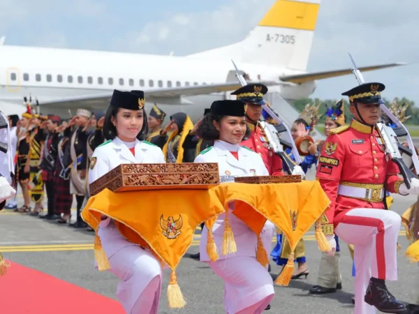 Kepala BPIP Sambut Iringan Duplikat Bendera Pusaka dan Teks Proklamasi di Kaltim