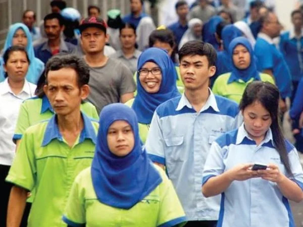 gelombang PHK Massal terhadap industri tekstil di Indonesia. Salah satunya terjadi di Jawa Barat mendapat sorotan dari Menteri Investasi