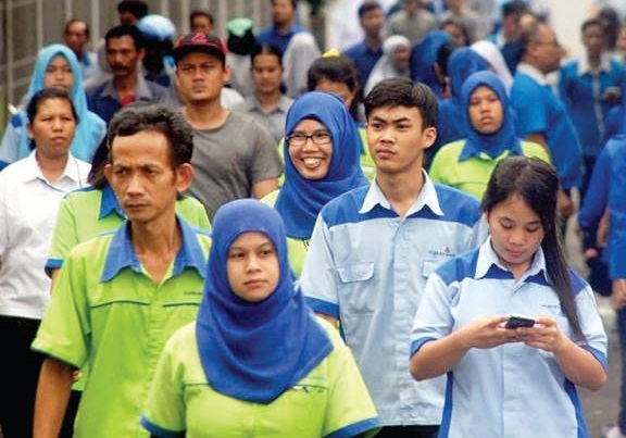 gelombang PHK Massal terhadap industri tekstil di Indonesia. Salah satunya terjadi di Jawa Barat mendapat sorotan dari Menteri Investasi