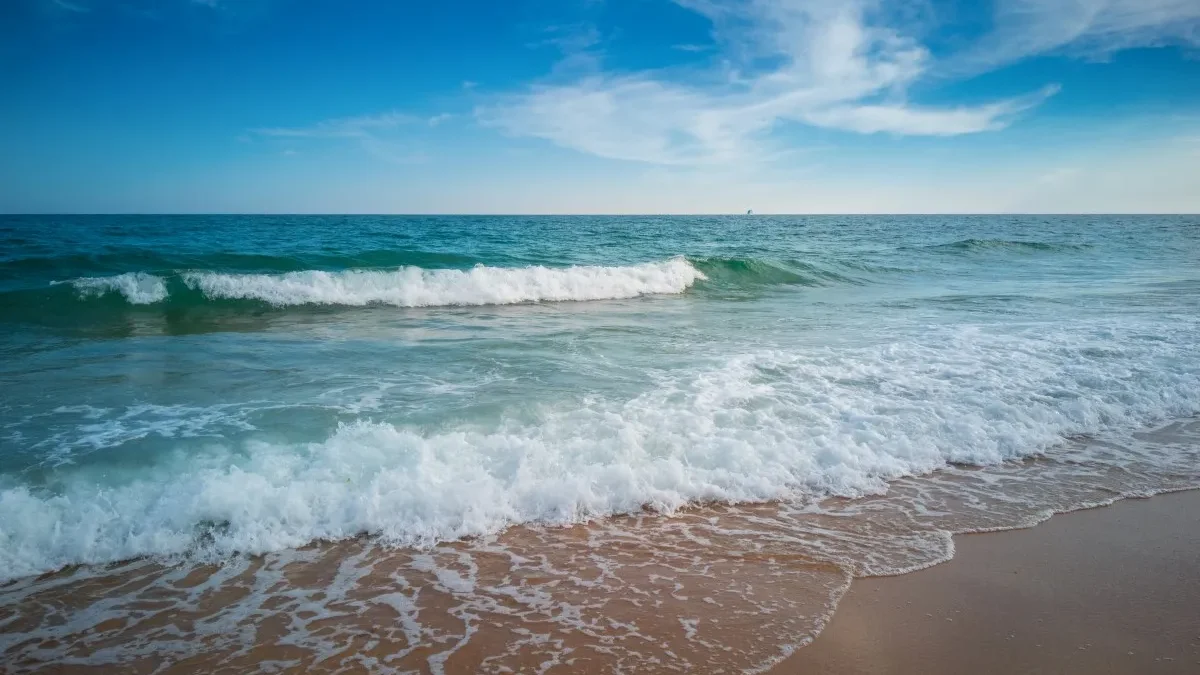 5 Pantai Terindah di Jawa Barat dengan Vibes Mirip Bali yang Wajib Dikunjungi