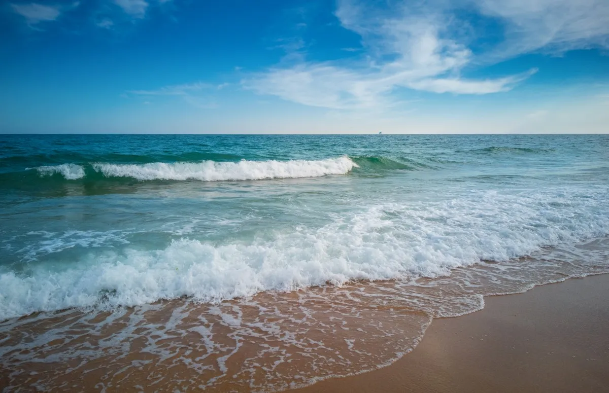 5 Pantai Terindah di Jawa Barat dengan Vibes Mirip Bali yang Wajib Dikunjungi