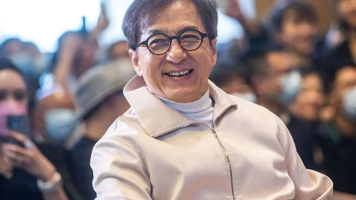 Jackie Chan Ditunjuk Jadi Pembawa Obor Paralimpiade Paris