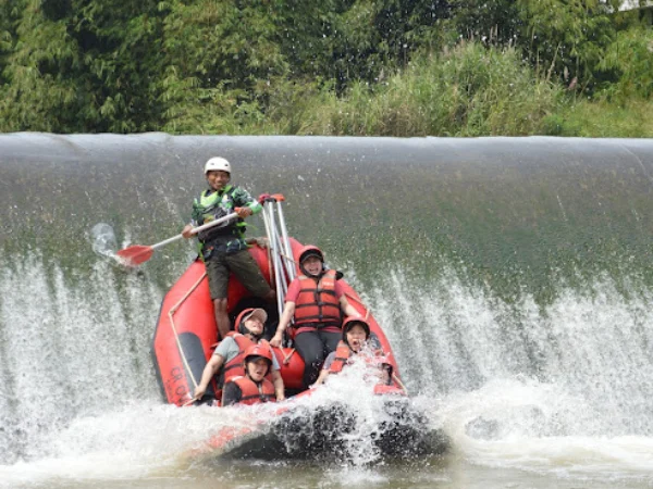 5 Destinasi Wisata Arung Jeram Terpopuler di Jawa Barat, Siap Uji Nyali!