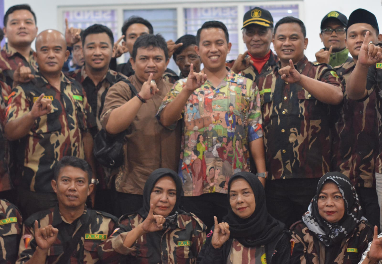 Calon Wali Kota Bogor, Nomor Urut 1, Sendi Fardiansyah bersama jajaran Angkatan Muda Siliwangi. (Yudha Prananda / Jabar Ekspres)