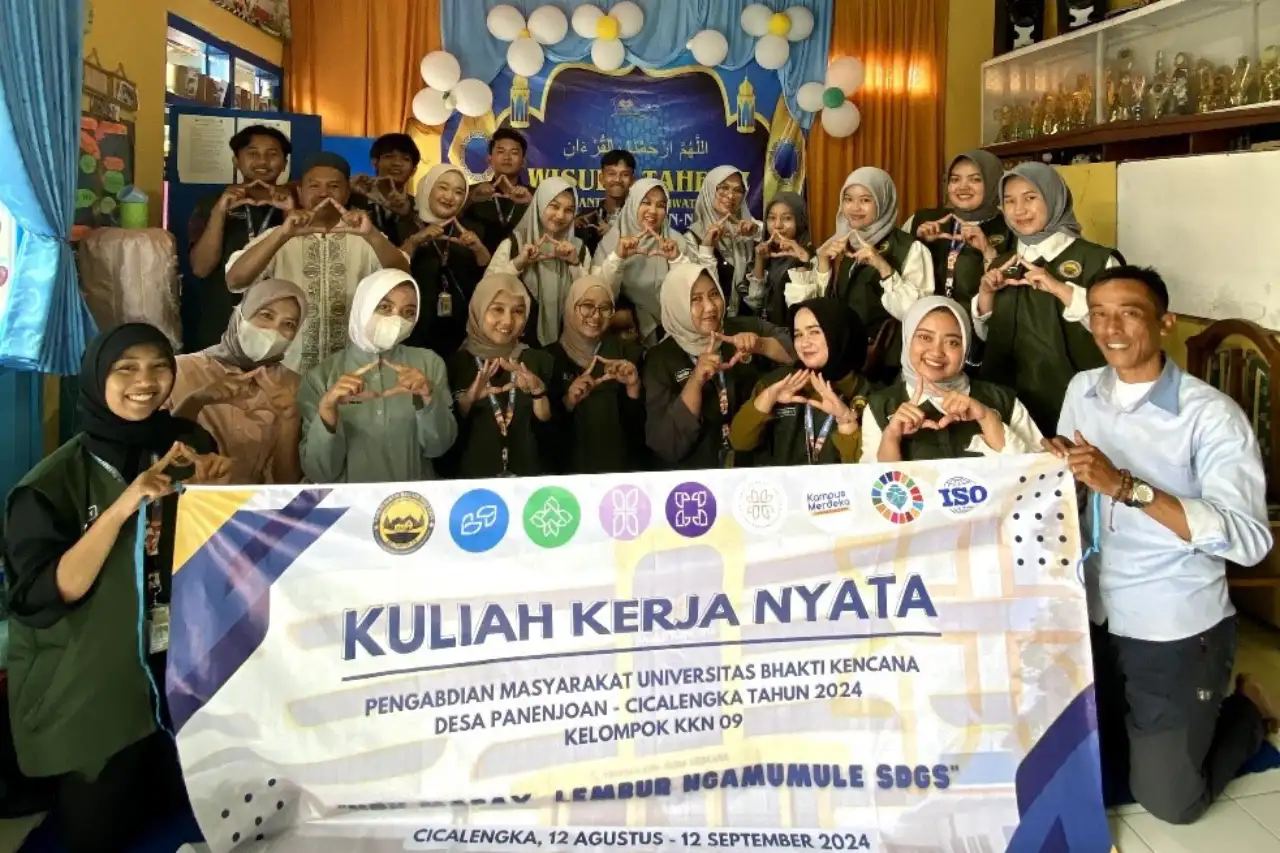 Mahasiswa KKN Universitas Bhakti Kencana Melakukan Kuliah Kerja Nyata di Desa Panenjoan Kecamatan Cicalengka Kabupaten Bandung