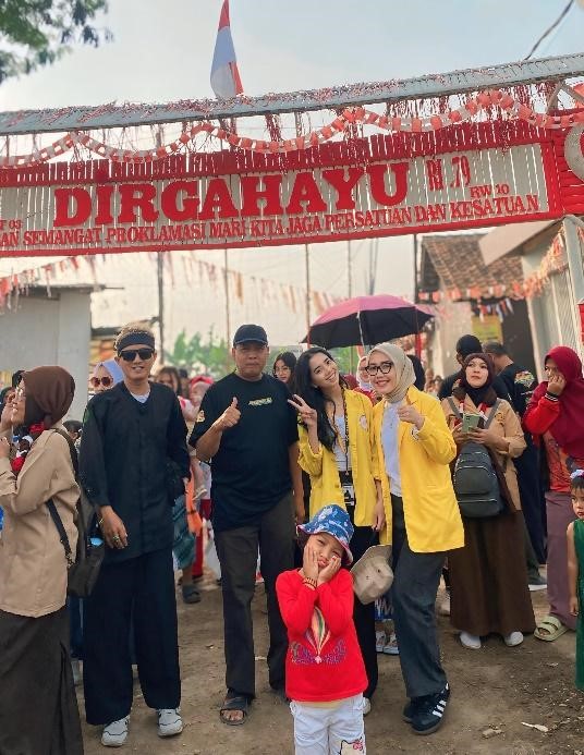 Partisipasi dalam Peringatan Hari Kemerdekaan (Foto: Mahasiswa KKN Universitas Bhakti Kencana Kelompok 18)