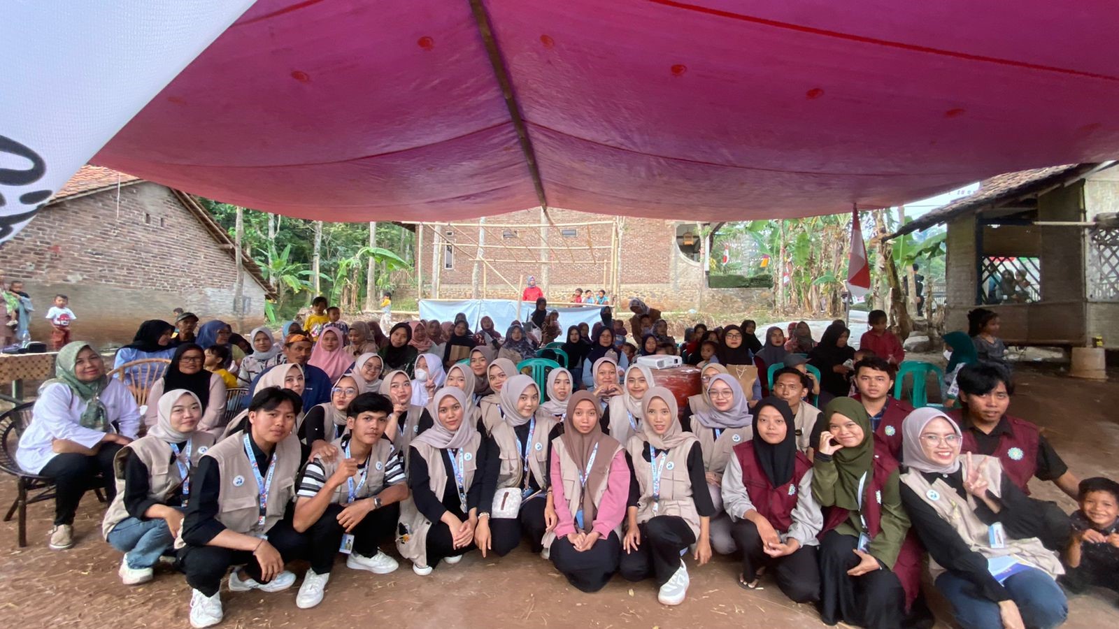 Penyuluhan Putus Stunting Dengan Gizi Seimbang (Foto: Mahasiswa KKN Bhakti Kencana Kelompok 13)