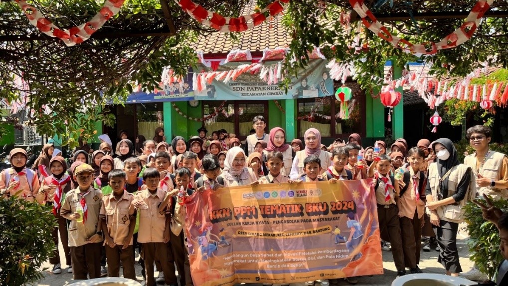 Pelatihan Tangan dan Sabun Ajaib (Foto: Mahasiswa KKN Bhakti Kencana Kelompok 21)