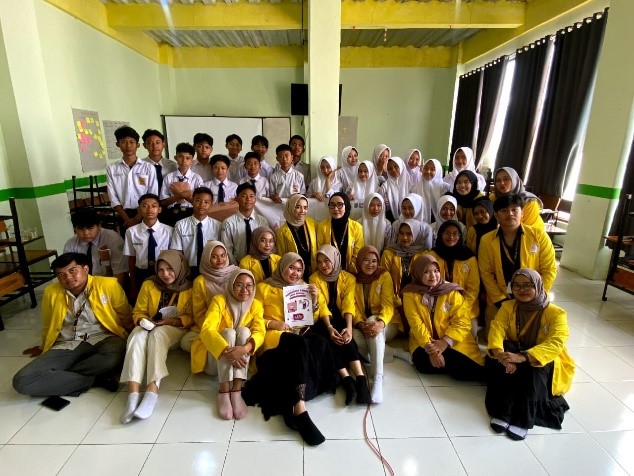 Program PEMIRA (Demonstrasi Pembuatan Rice Creakers (Foto: Mahasiswa KKN Universitas Bhakti Kencana Kelompok 18)