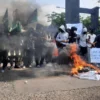 Aksi demo mahasiswa dan pedagang di Puncak, Jumat (6/9) kemarin. Foto : Sandika Fadilah /Jabarekspres.com