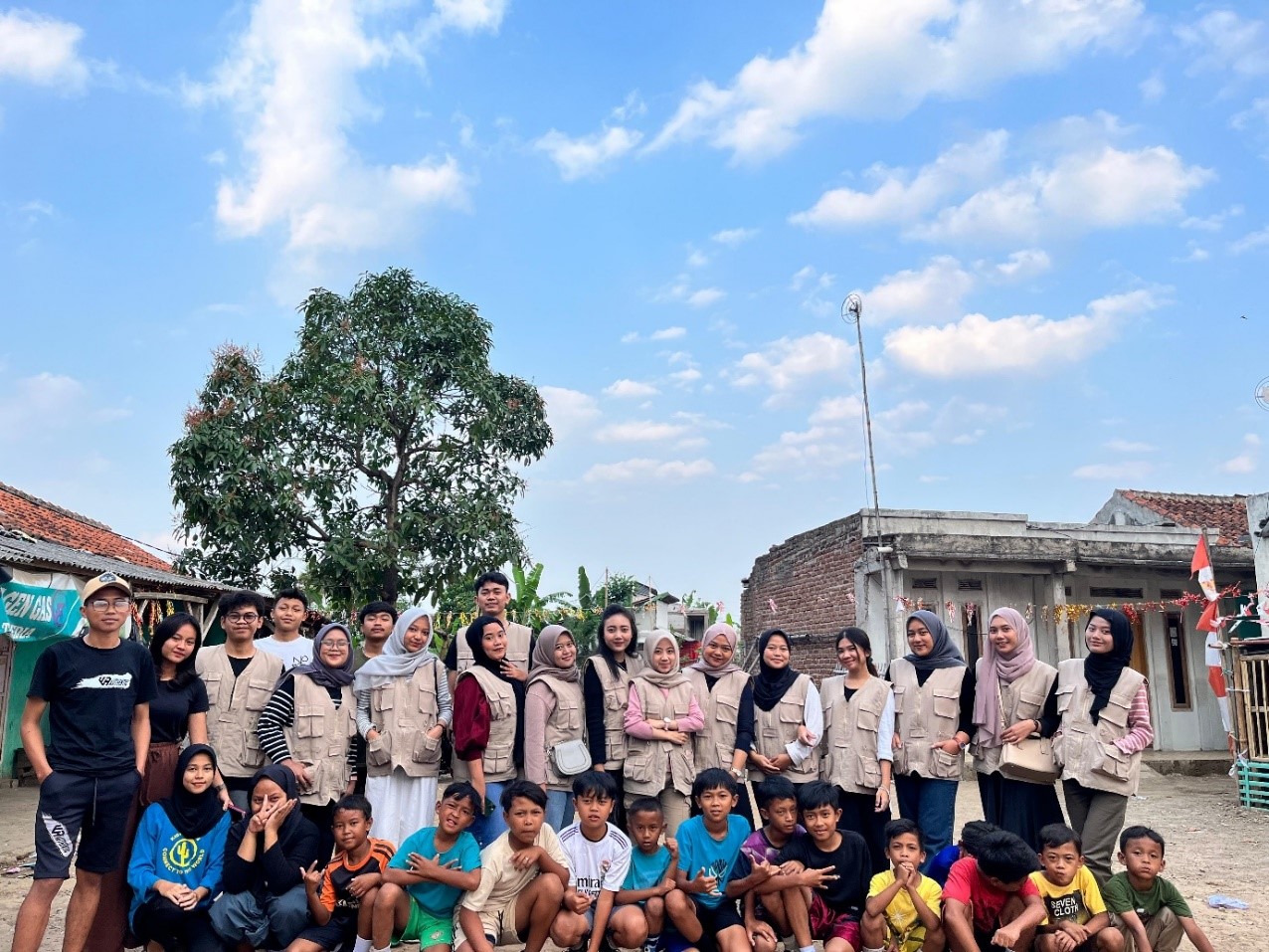 Memperingati Hari Kemerdekaan 17 Agustus 2024 (Foto: Mahasiswa KKN Bhakti Kencana Kelompok 21)