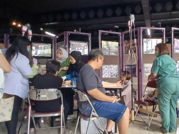 Doc. Peserta menjalani pemeriksaan kesehatan dalam Medical Check Up yang digelar oleh Gema Sadhana Jawa Barat di Kota Cimahi (mong)