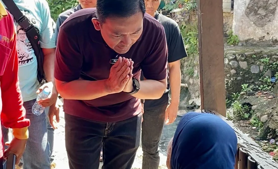 Calon Wali Kota Bogor, Dokter Rayendra saat menyapa warga di wilayah Tegal Gundil, Kota Bogor. (Foto: Istimewa)