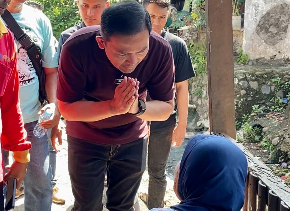 Calon Wali Kota Bogor, Dokter Rayendra saat menyapa warga di wilayah Tegal Gundil, Kota Bogor. (Foto: Istimewa)