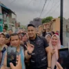 Bakal calon Bupati Bandung Barat Hengky Kurniawan saat menyapa warga Padalarang. Dok Jabar Ekspres