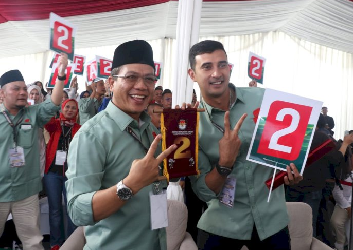 Pasangan Dadang Supriatna-Ali Syakieb Usung Salam Dua Jari dalam Pilkada Kabupaten Bandung