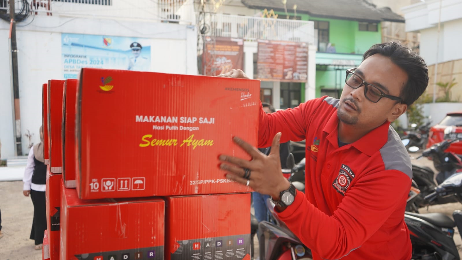 Tim dari Sentra Abiyoso langsung turun membantu warga terdampak gempa bumi di Desa Tarumajaya dan Desa Cikembang, Kecamatan Kertasari, Kabupaten Bandung.