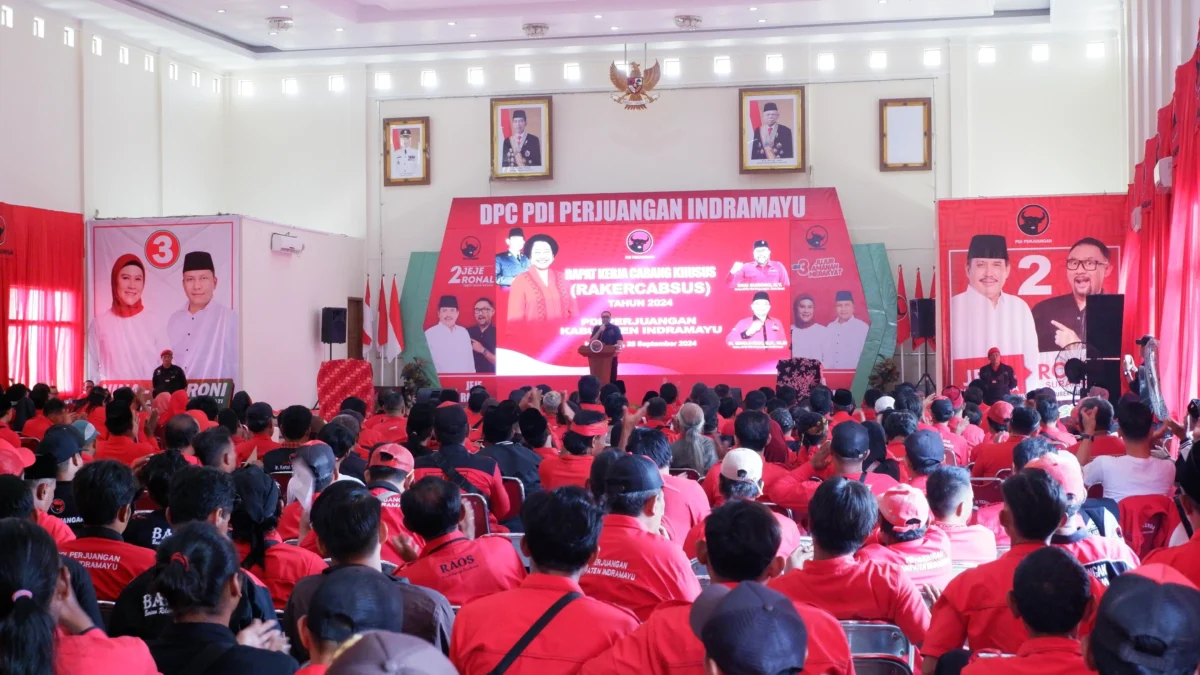 DPC PDI Perjuangan Indramayu menggelar Rapat Kerja Cabang Khusus (Rakercabsus) untuk mengonsolidasikan strategi pemenangan pasangan Jeje Wiradinata-Ronal Surapradja di Gedung PGRI Indramayu, Sabtu 28 September 2024.