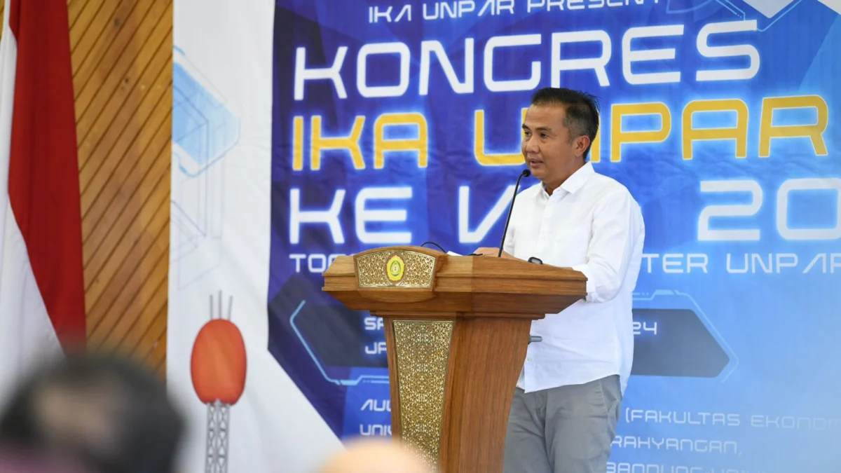 Pj Gubernur Jawa Barat Bey Machmudin Menghadiri Acara Kongres Nasional VII IKA UNPARdi Aula Fakultas Ekonomi Gedung 9, Kota Bandung, Sabtu (7/9/2024) (RizalFS/Dokpim Jabar)