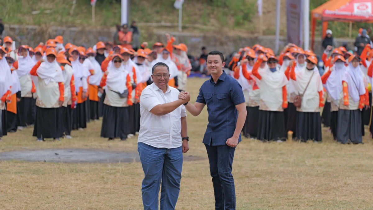 Ketua DPD PKS Kota Bandung, Ahmad Rahmat Purnama saat menggelar kegiatan Kembara (Kemah Bakti Nusantara) dan Latansa (Pelatihan Perempuan Siaga) di Kiarapayung, Jatinangor, Sumedang.