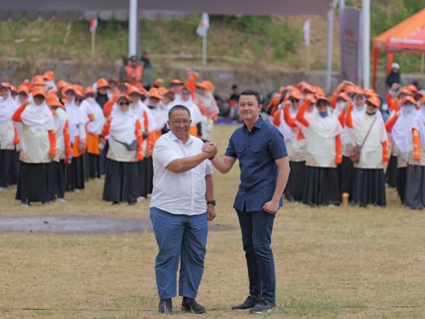 Ketua DPD PKS Kota Bandung, Ahmad Rahmat Purnama saat menggelar kegiatan Kembara (Kemah Bakti Nusantara) dan Latansa (Pelatihan Perempuan Siaga) di Kiarapayung, Jatinangor, Sumedang.