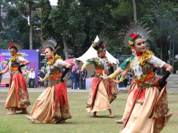 Doc. Peserta Pekan Kebudayaan Daerah Kota Cimahi di Alun-Alun Cimahi (mong)