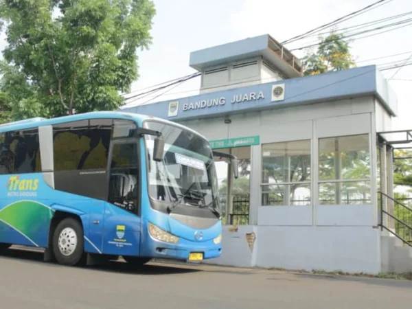 Ilustrasi transportasi publik, TMB yang beroperasi di kawasan Jalan Terusan Jakarta, Kota Bandung. (Dok. Jabar Ekspres)