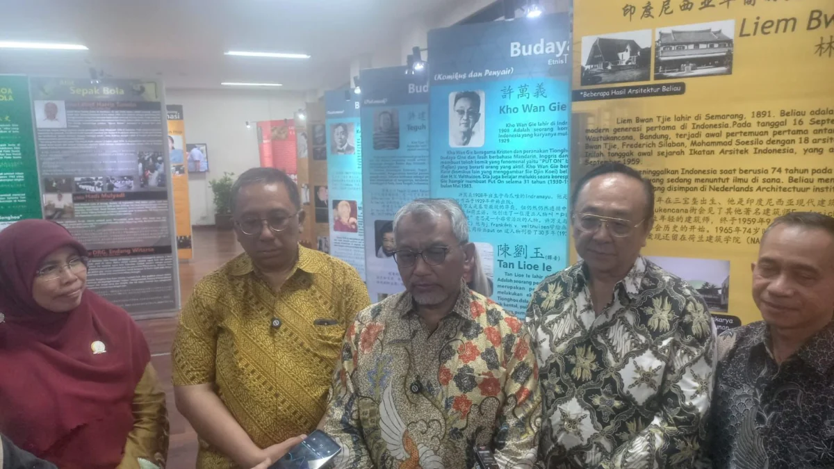 Ahmad Syaikhu (Tengah) dan Haru Suandharu (Kedua Kiri) saat berkunjung ke Yayasan Tionghoa Bandung.