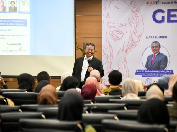 Sekda Jabar Herman Suryatman saat Kampanye Literasi, Arsip, dan Musik (Klasik) Episode 4 di Dinas Perpustakaan dan Kearsipan Daerah Provinsi Jawa Barat, Kota Bandung, Kamis (19/9/2024).