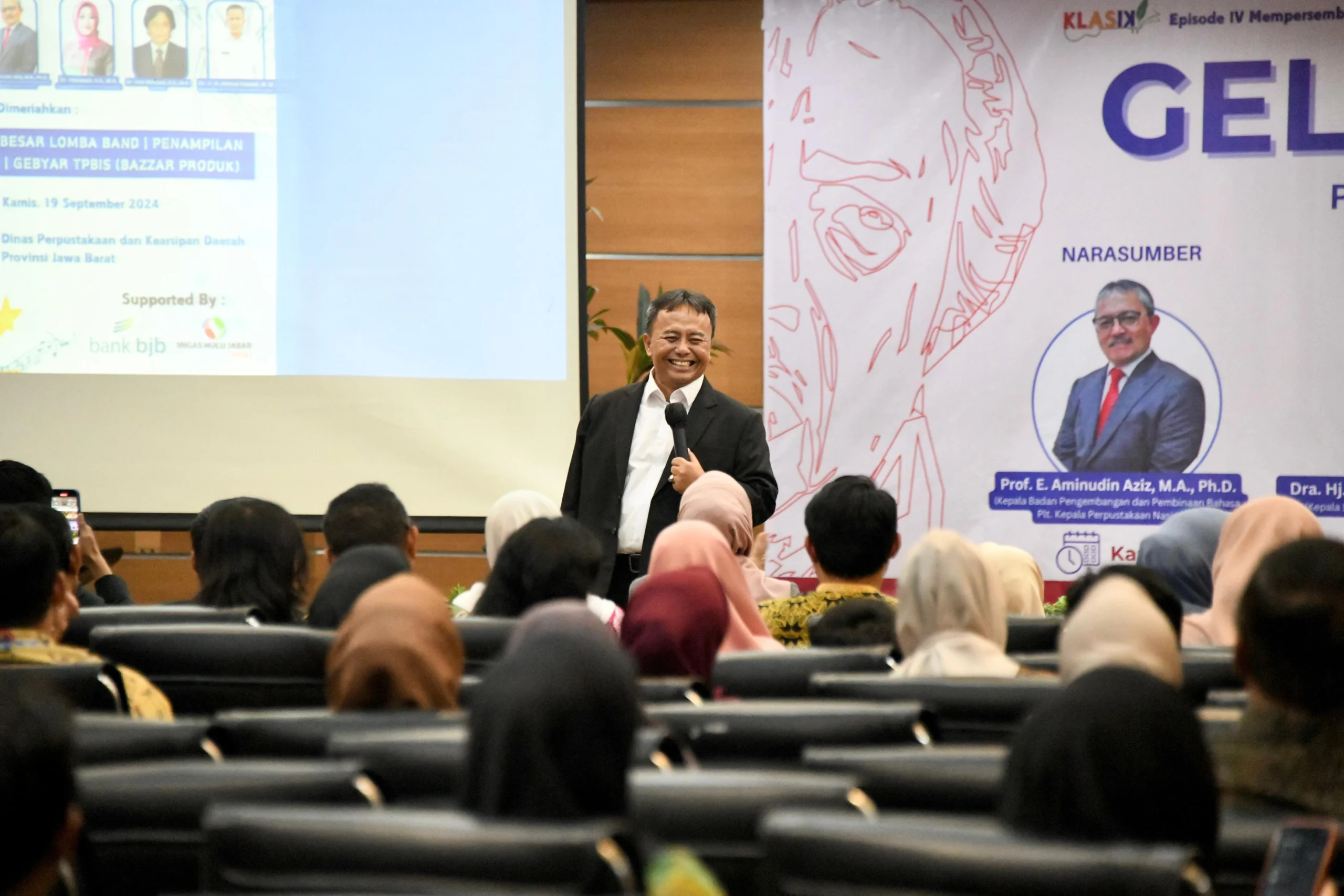 Sekda Jabar Herman Suryatman saat Kampanye Literasi, Arsip, dan Musik (Klasik) Episode 4 di Dinas Perpustakaan dan Kearsipan Daerah Provinsi Jawa Barat, Kota Bandung, Kamis (19/9/2024).