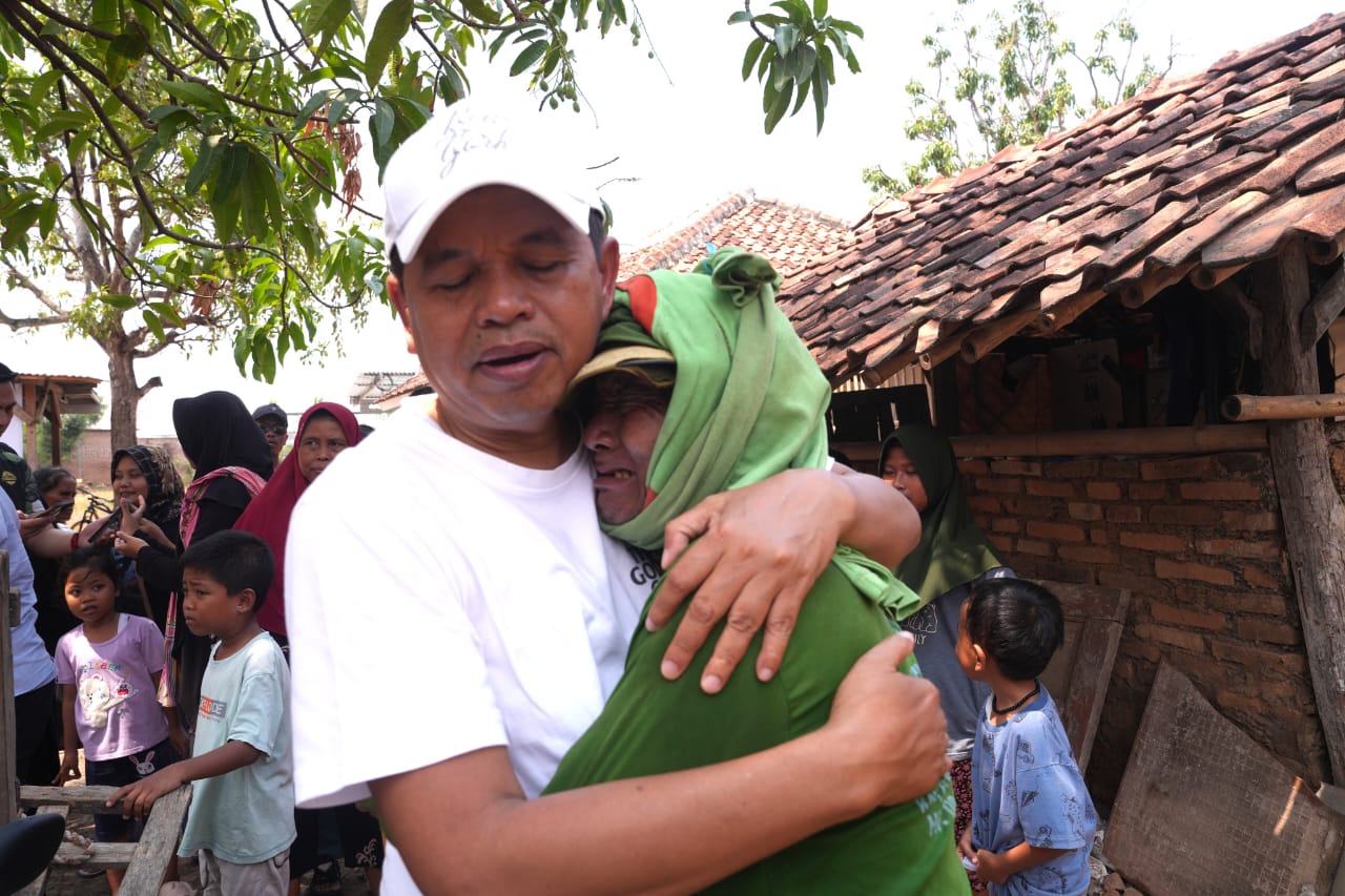 Tangis Kamsori Saat Mimpinya Terbeli, Tak Punya Tanah-Rumah Memaksanya Tidur di Kandang Kambing