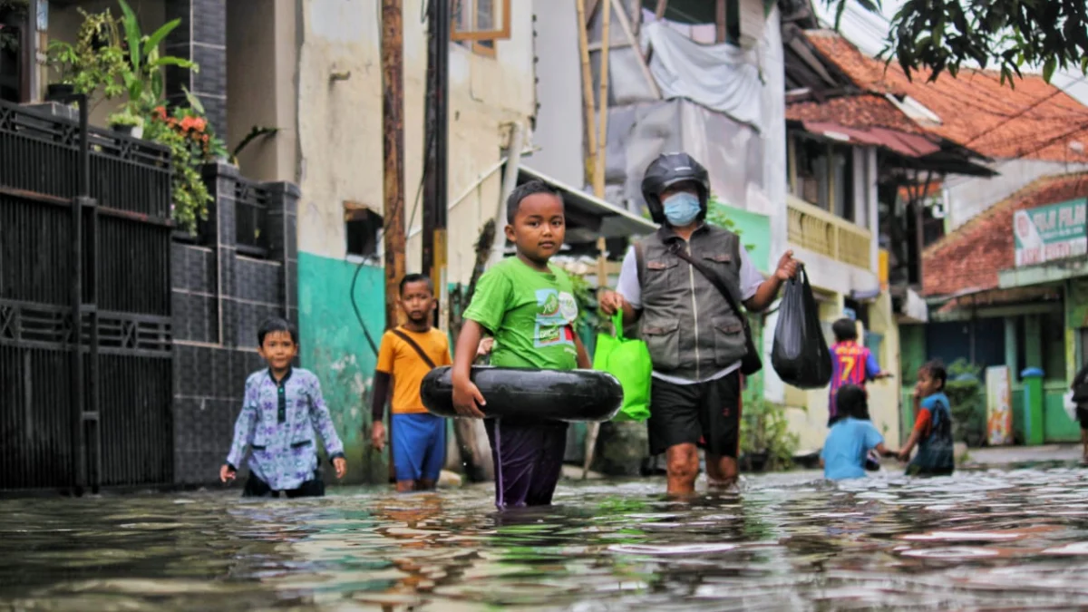 Ilustrasi Ingatkan Masyarakat Cegah Banjir, Pemkot Bandung: Tidak Buang Sampah Sembarangan