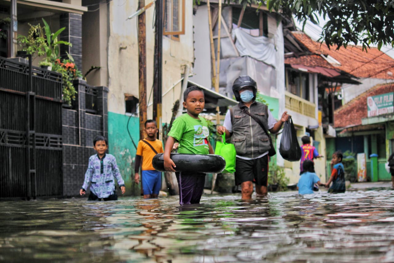 Ilustrasi Ingatkan Masyarakat Cegah Banjir, Pemkot Bandung: Tidak Buang Sampah Sembarangan