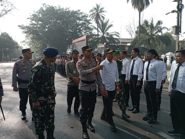 Dok. Polda Jabar saat siagakan 19 ribu Personel gabungan untuk pengamanan Pilkada serentak 2024. (Sandi Nugraha/Jabar Ekspres)