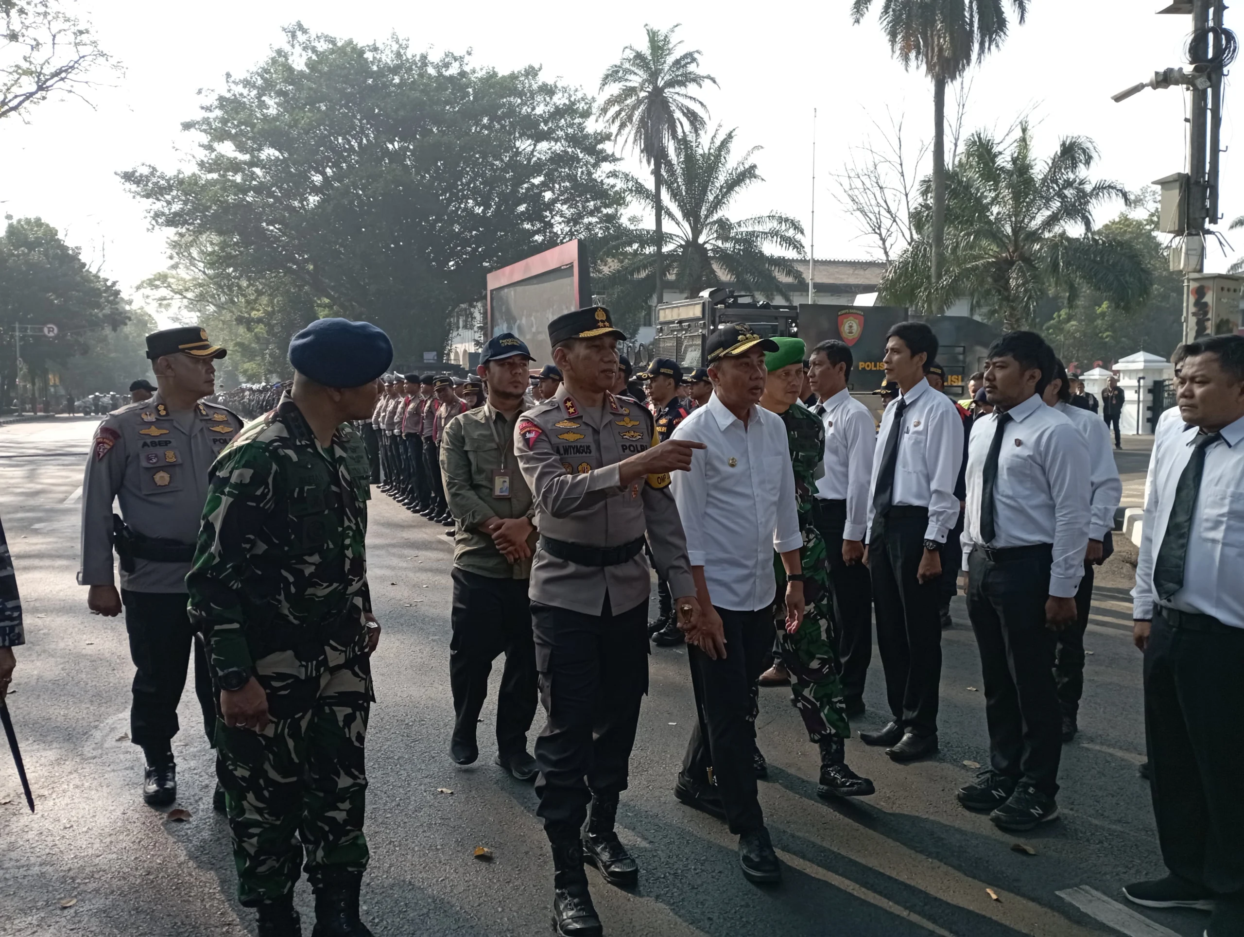 Dok. Polda Jabar saat siagakan 19 ribu Personel gabungan untuk pengamanan Pilkada serentak 2024. (Sandi Nugraha/Jabar Ekspres)