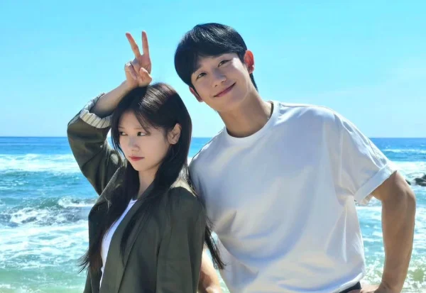 Jung So Min dan Jung Hae In di Drakor Love Next Door/ Instagram @holyhaein