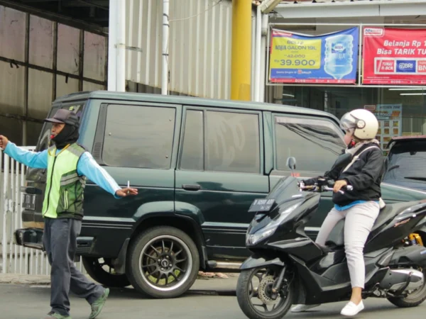 Pendapatan yang dihasilkan dari restribusi Parkir Kota Bandung sejauh ini realisasinya tidak pernah tercapai.