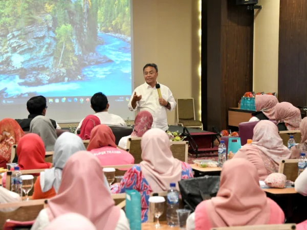 Sekda Jabar Herman Suryatman menghadiri acara West Java Women Empowerment (WJWE) CAANG dengan tema "Peningkatan Pemberdayaan Ekonomi Perempuan Melalui Sekolah Perempuan Jawa Barat dengan Strategi Kolaborasi Multipihak" di Fave Hotel Braga, Kota Bandung, Rabu (11/9/2024).(Foto: Biro Adpim Jabar)